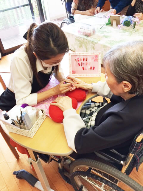 福祉ネイルの様子
