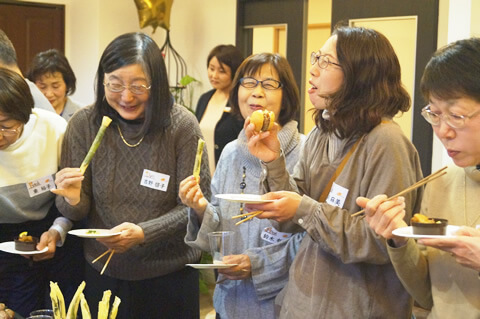 介護の話などで親交を深めるご家族の方々