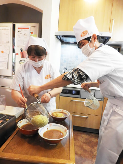小規模多機能型居宅介護イベントでラーメンづくり