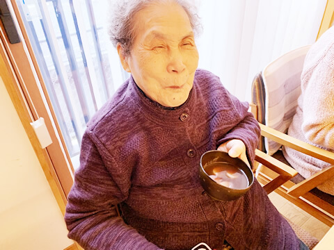 餅つき大会を楽しむご利用者様