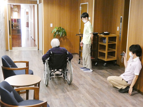 シーティングによって車椅子の座り方が改善されたご利用者さま