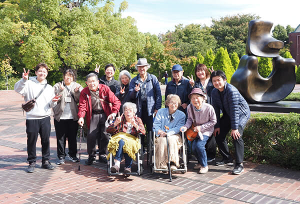山梨県立美術館での集合写真